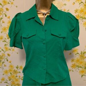 Button up short sleeve blouse in Kelly green size M